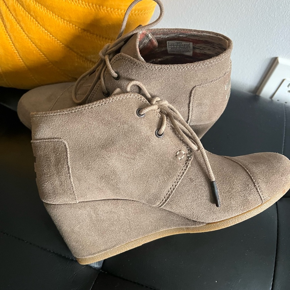 Tom’s size 7 for women